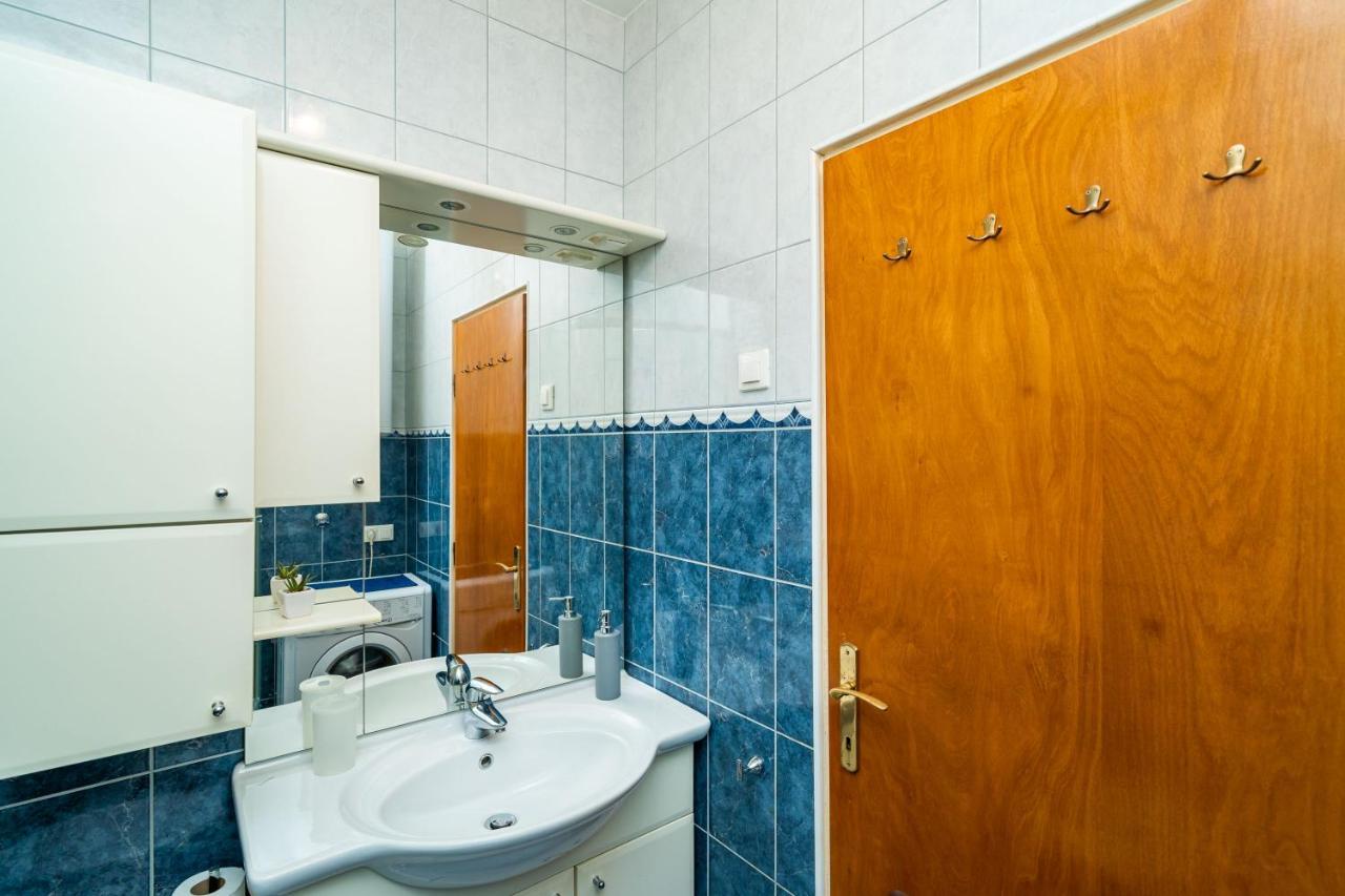 Spacious Three Bedroom Apartment ดูบรอฟนิก ภายนอก รูปภาพ