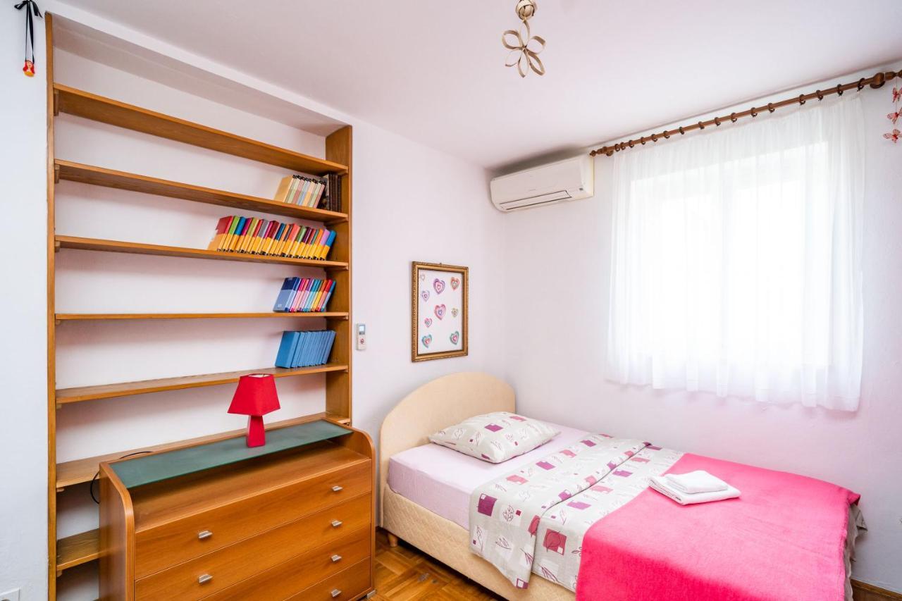 Spacious Three Bedroom Apartment ดูบรอฟนิก ภายนอก รูปภาพ